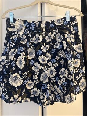 Veronica Beard Babine Navy Floral Shorts with White & Light Blue Blooms